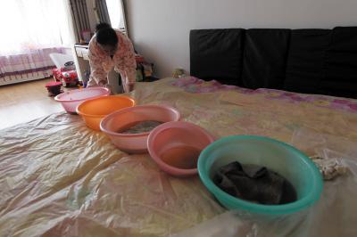 沂源楼上漏水，住户失联，小区没物管，业主维权难！律师来支招……